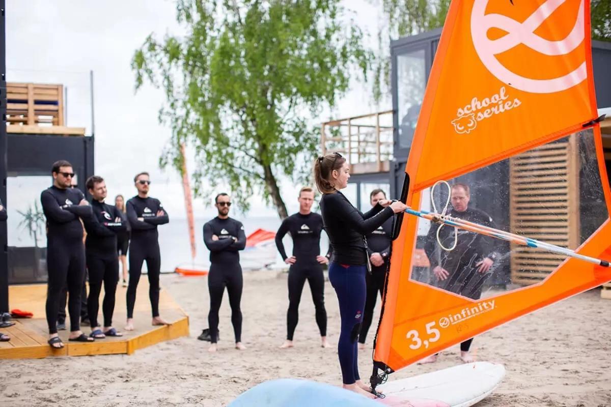 Отель Przyczepa Coco Camp Z Klimatyzacja W Molo Surf Ястарня Экстерьер фото