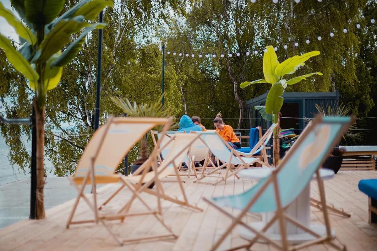 Отель Przyczepa Coco Camp Z Klimatyzacja W Molo Surf Ястарня Экстерьер фото